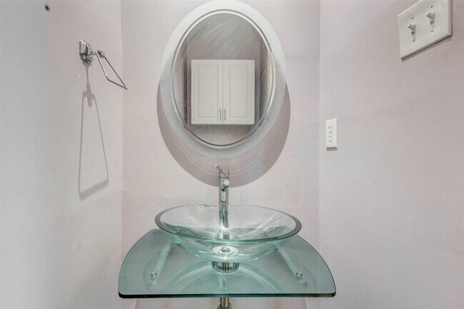 Building Photo - 3800 Tanglewilde St