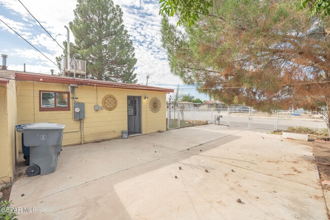 Building Photo - 201 Foster Dr