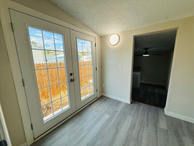 Building Photo - remodeled home in St. Pete