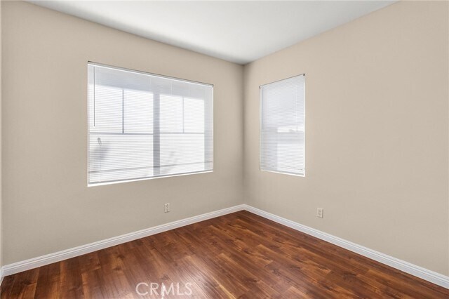 Building Photo - 104 Silver Fox