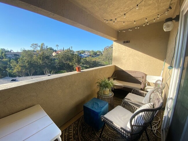 Building Photo - 2 Bed / 2.5 Bath Condo in La Mesa