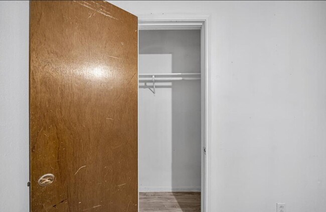 Building Photo - 8447 Sterlingshire St