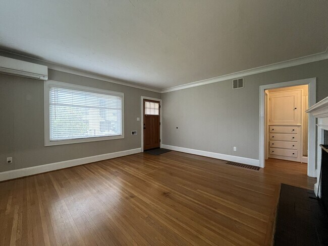 Building Photo - Charming 4-Bedroom Portland Home with Spac...