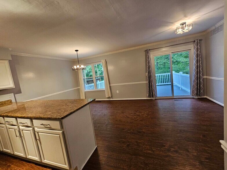 Dining room - 323 Felsted Ct