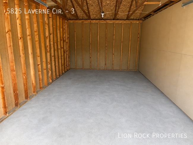 Building Photo - 5825 Laverne Cir N
