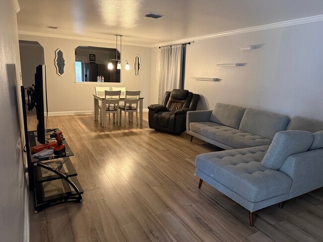 Building Photo - 215 Mallow Grove