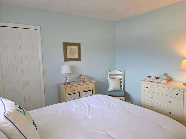 Building Photo - 4650 Cove Cir