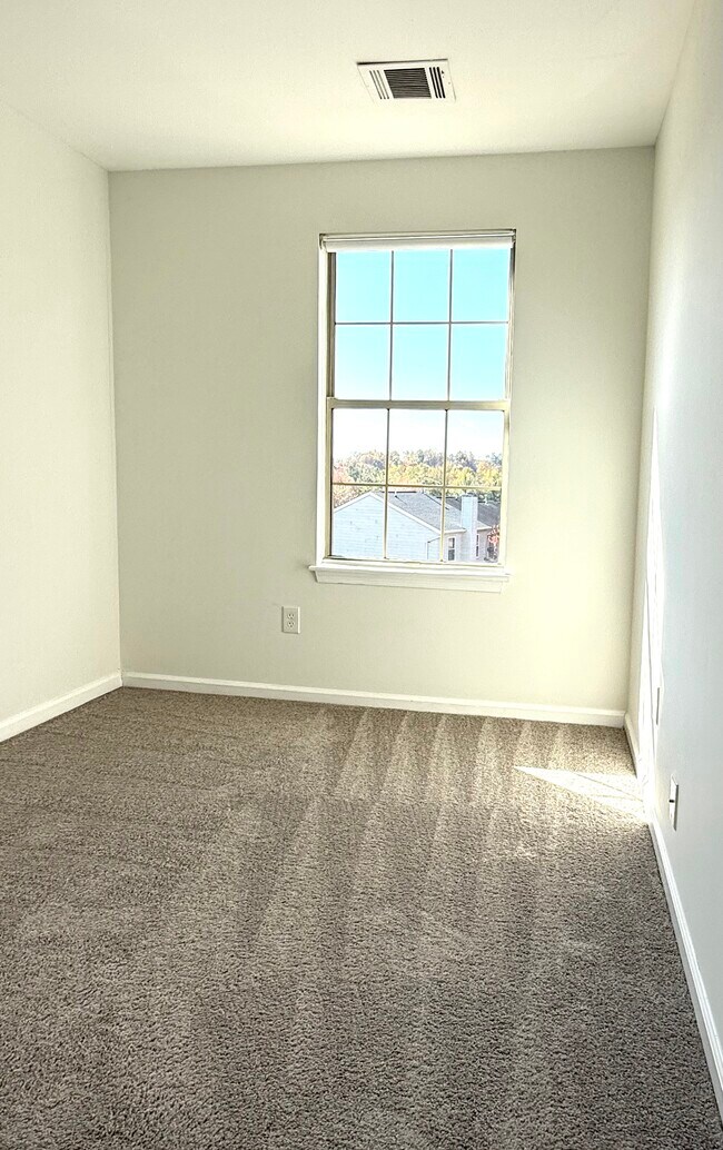 Building Photo - 1971 Darlington Loop