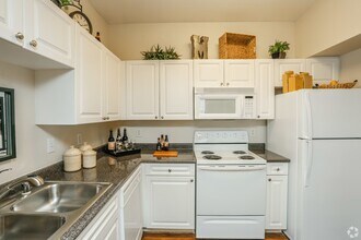 Building Photo - Downtown Luxury | 1-Bed with Style!