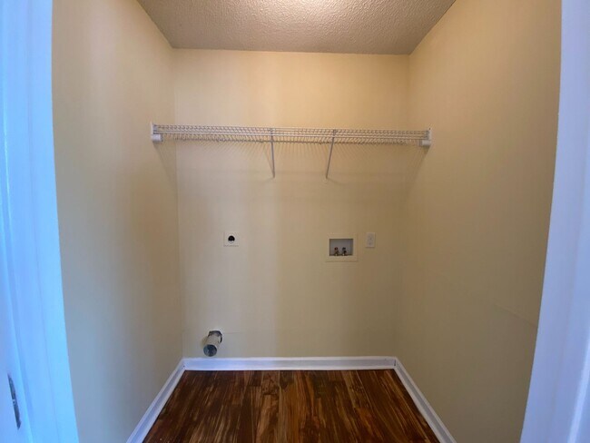 Building Photo - 3037 Ginny Dr