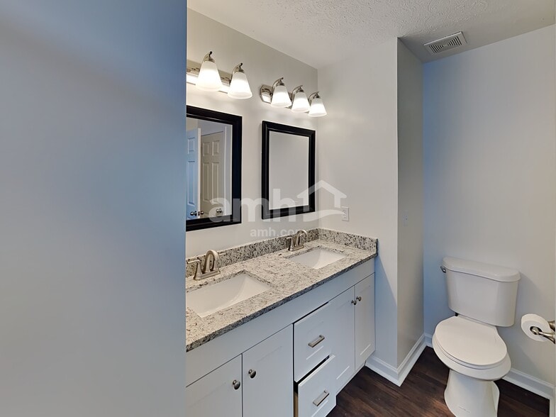 Building Photo - 419 Creekside Ln