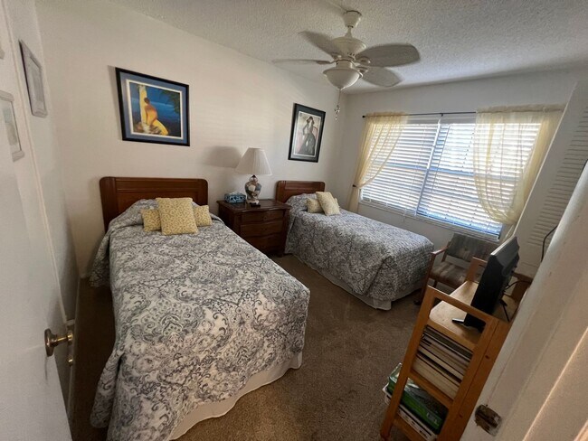 Building Photo - Seasonal Oaks IV 2/2 first floor condo