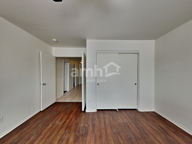 Building Photo - 8544 N 112th Ave