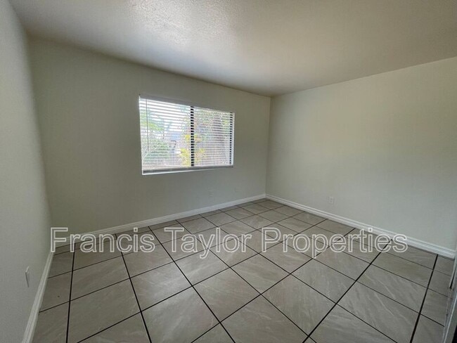 Building Photo - 1937 Maverick Glen