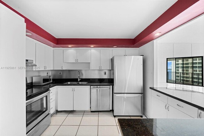 Building Photo - 1865 Brickell Ave