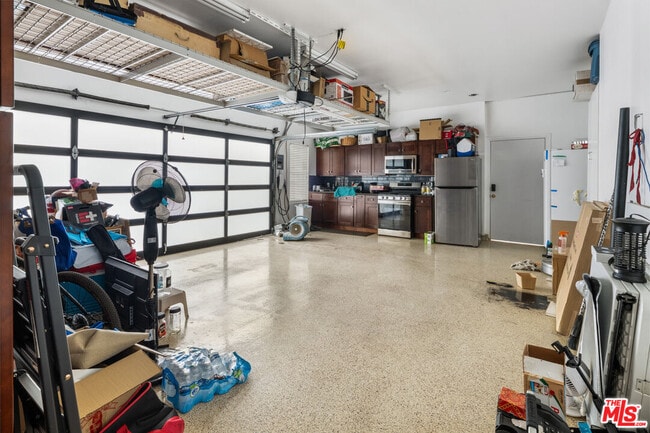 Building Photo - 996 N Antonio Cir