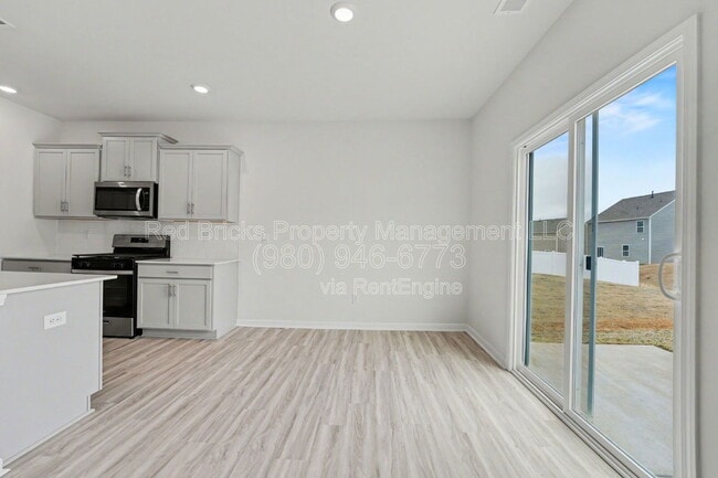 Building Photo - 136 Mdw Vw Dr