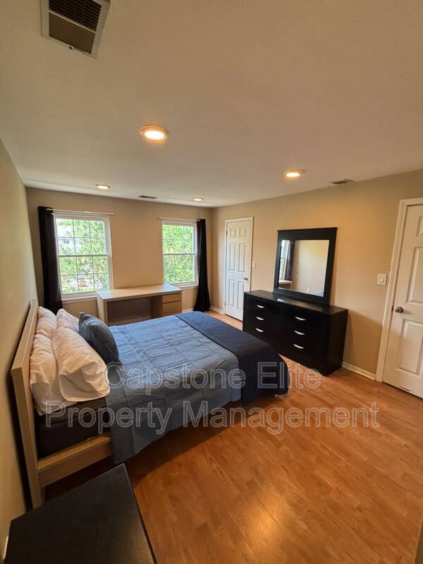 Building Photo - 12 Colgate Dr