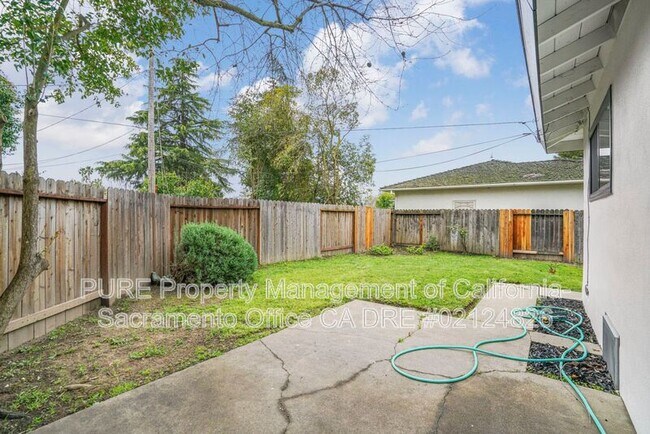 Building Photo - 5939 Gloria Dr