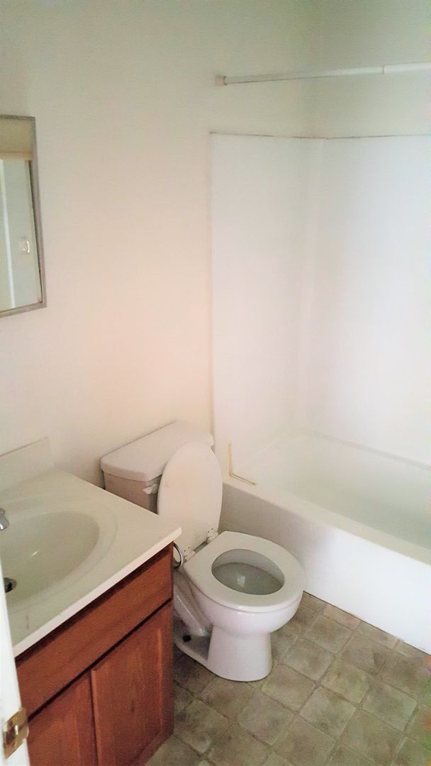 Building Photo - Coralville 1 Bedroom