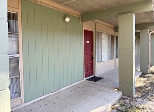 Building Photo - 210 Pelham Rd