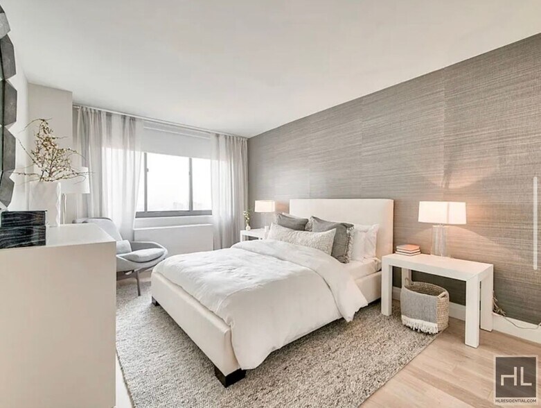 Building Photo - E 81st St