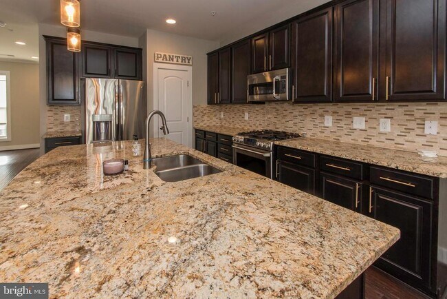 Building Photo - 408 Hendrix Ave