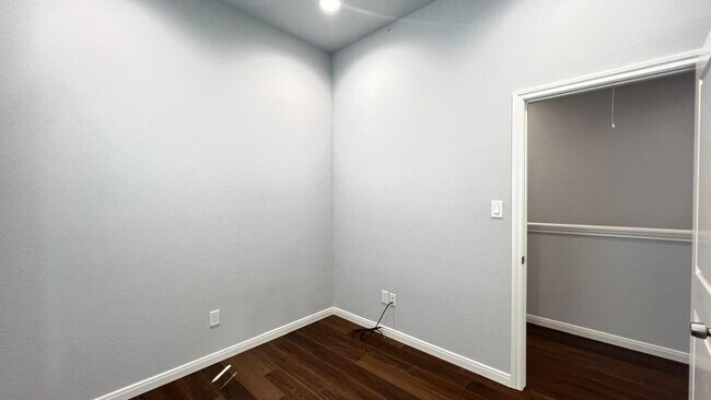 Building Photo - 4922 Dalhart Dr