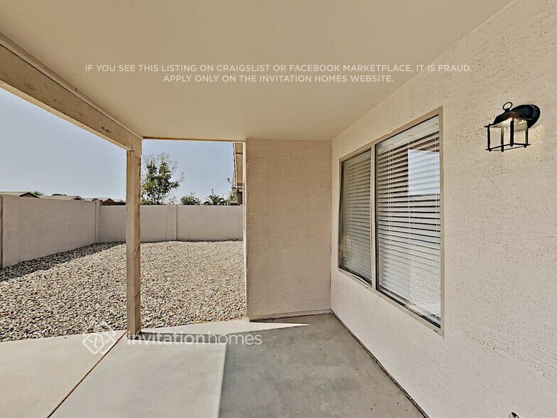 Building Photo - 1135 E Vernoa St