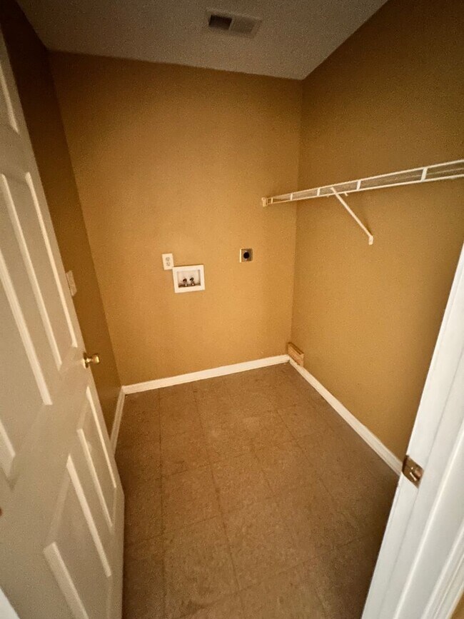 Building Photo - 2 Green Acre Rd NE