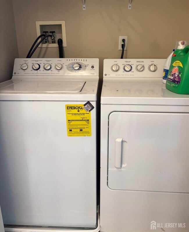 Building Photo - 39 Rozalyn Ln