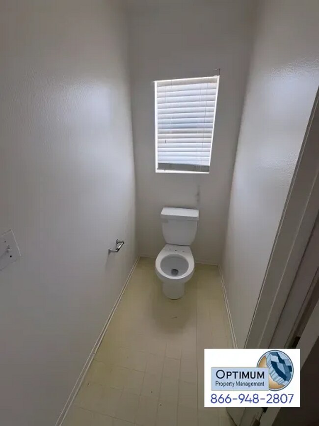 Building Photo - Beautiful 4 Bedroom, 3 Bathroom Two-Story Home with Loft & Spacious Backyard