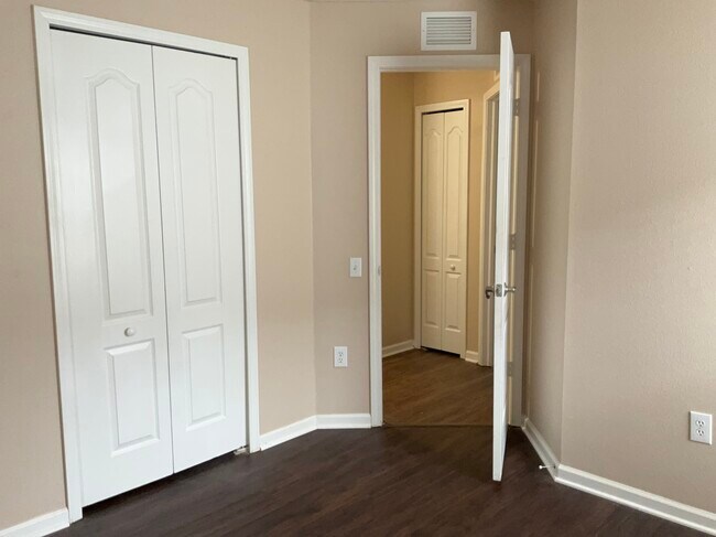 Building Photo - 5243 Algerine Pl