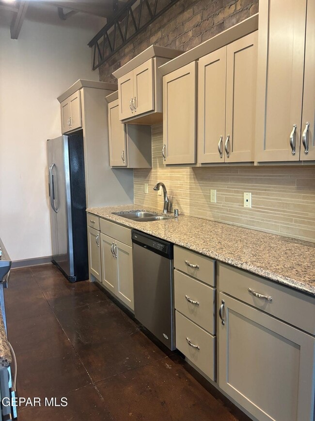 Building Photo - 6350 Escondido Dr