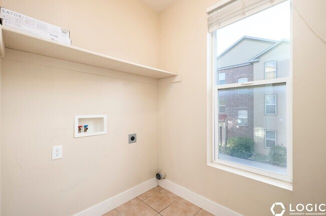 Building Photo - 153 Monifieth Pl