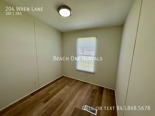 Building Photo - 204 Wren Ln