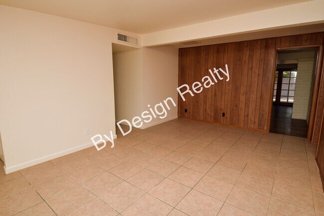 Building Photo - Pristine Remodeled Olive Grove 4 Bedroom 2...