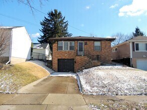 Building Photo - 3 Bed - 1 Bath Ranch for Rent in Bedford |...