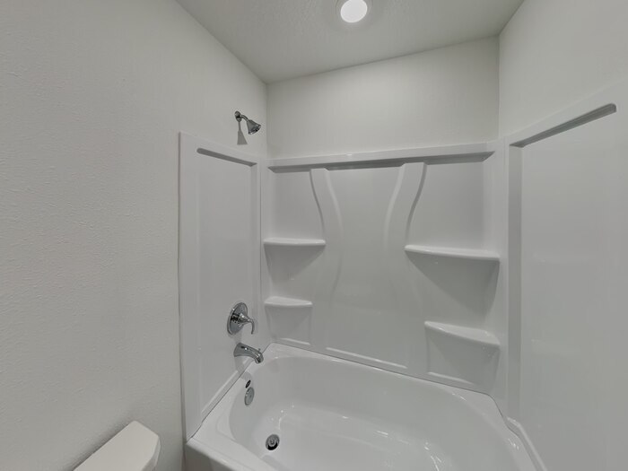 Building Photo - 610 Holly Lks Dr