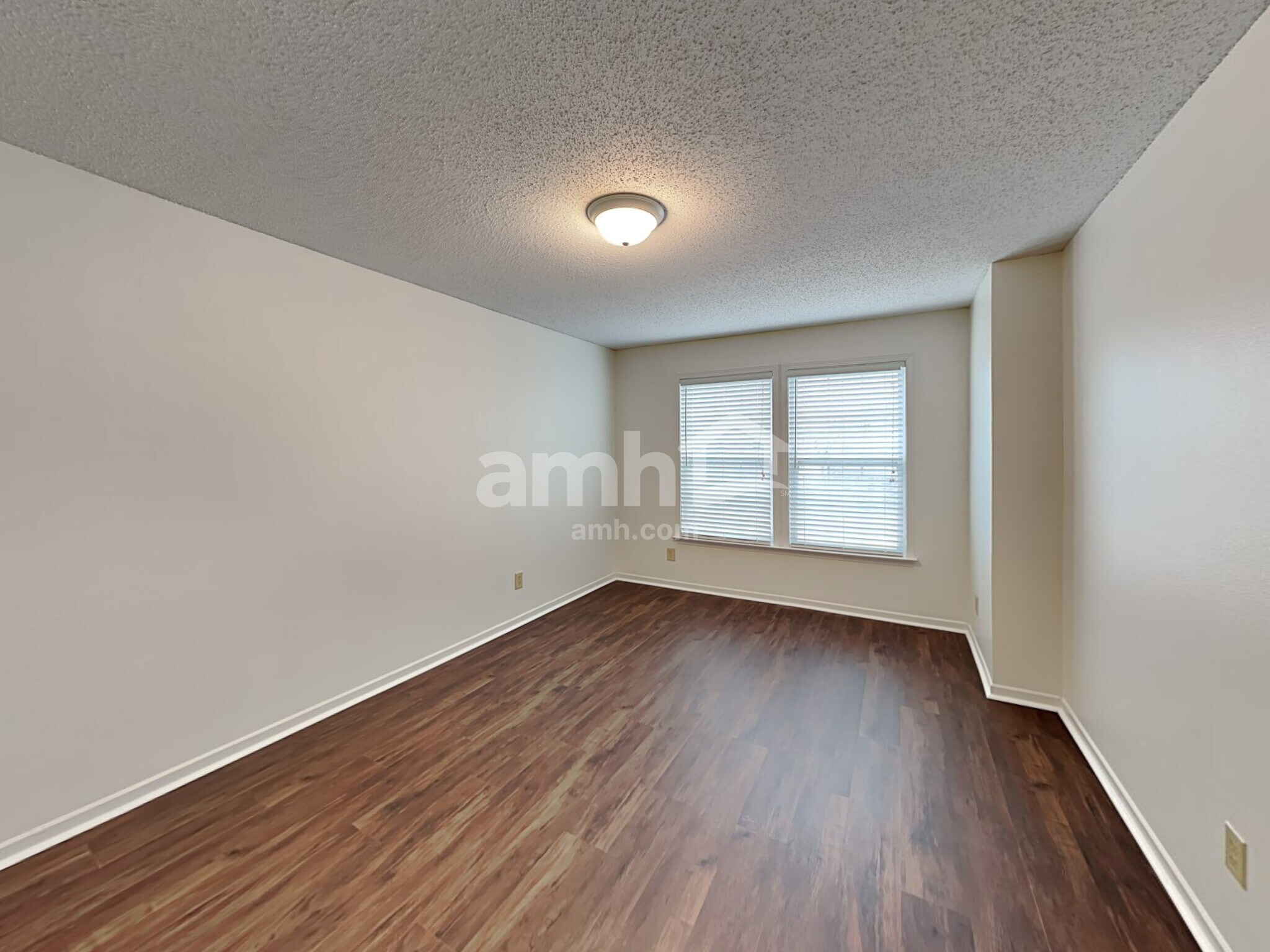 Building Photo - 2322 Bristol Dr