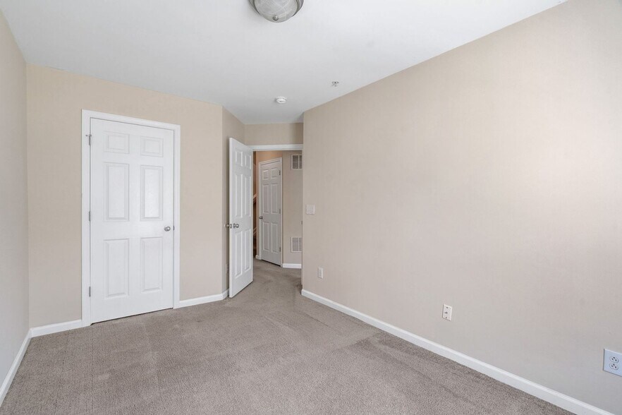 Building Photo - 5110 Neuse Commons Ln