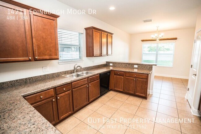 Building Photo - Spacious and Modern 4-Bedroom Home with a ...
