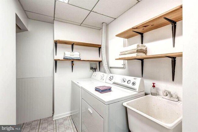 Building Photo - 13676 Barren Springs Ct