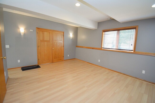 Building Photo - Spacious 4 Bedroom in Fantastic Cul-De-Sac!