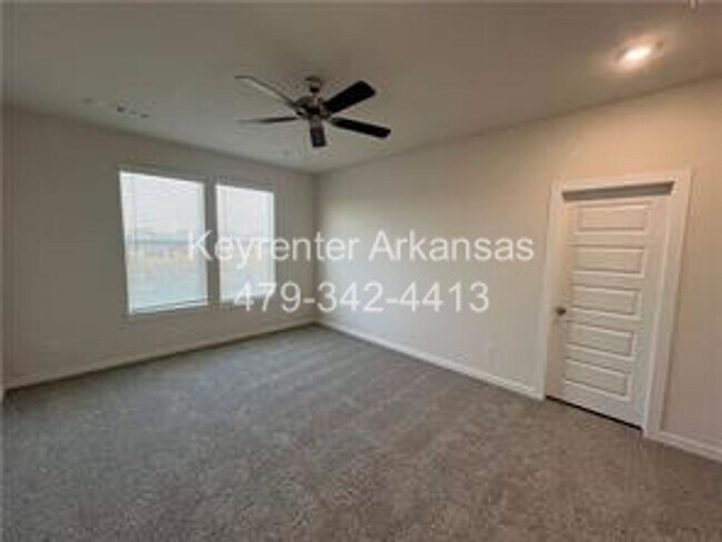 Building Photo - Amazing 3 Bedroom - 3.5 Bathroom in Fayetteville!