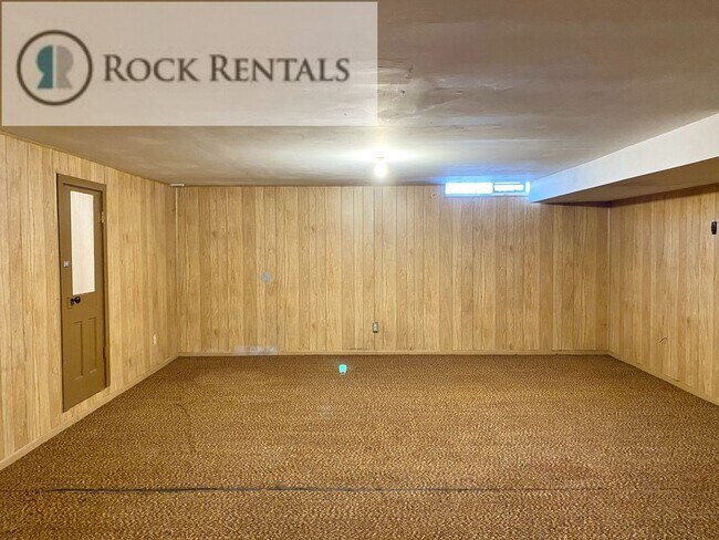 Building Photo - 228 E 5th Ave