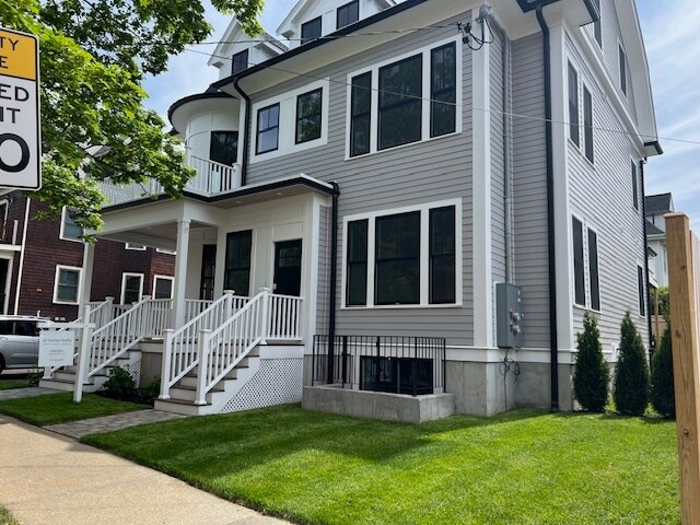 Primary Photo - 87 Thorndike St