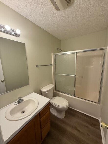 Building Photo - 1020 Westbrook Ct
