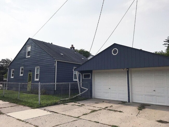 Building Photo - 2800 Crooks Rd