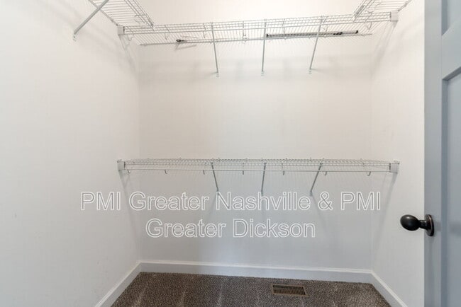 Building Photo - 130 Old Pond Ln